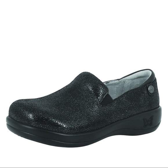 non permeable nursing shoes